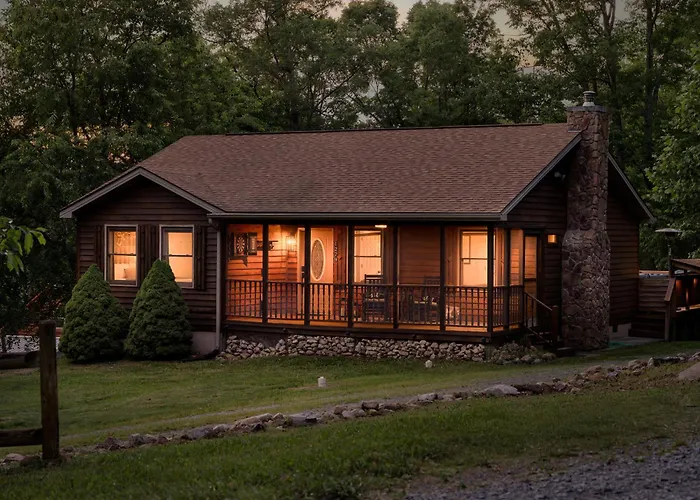Shenandoah Dog Friendly Cabin With River Access, Hot Tub, Fire Pit, Bbq, Outdoor Dining