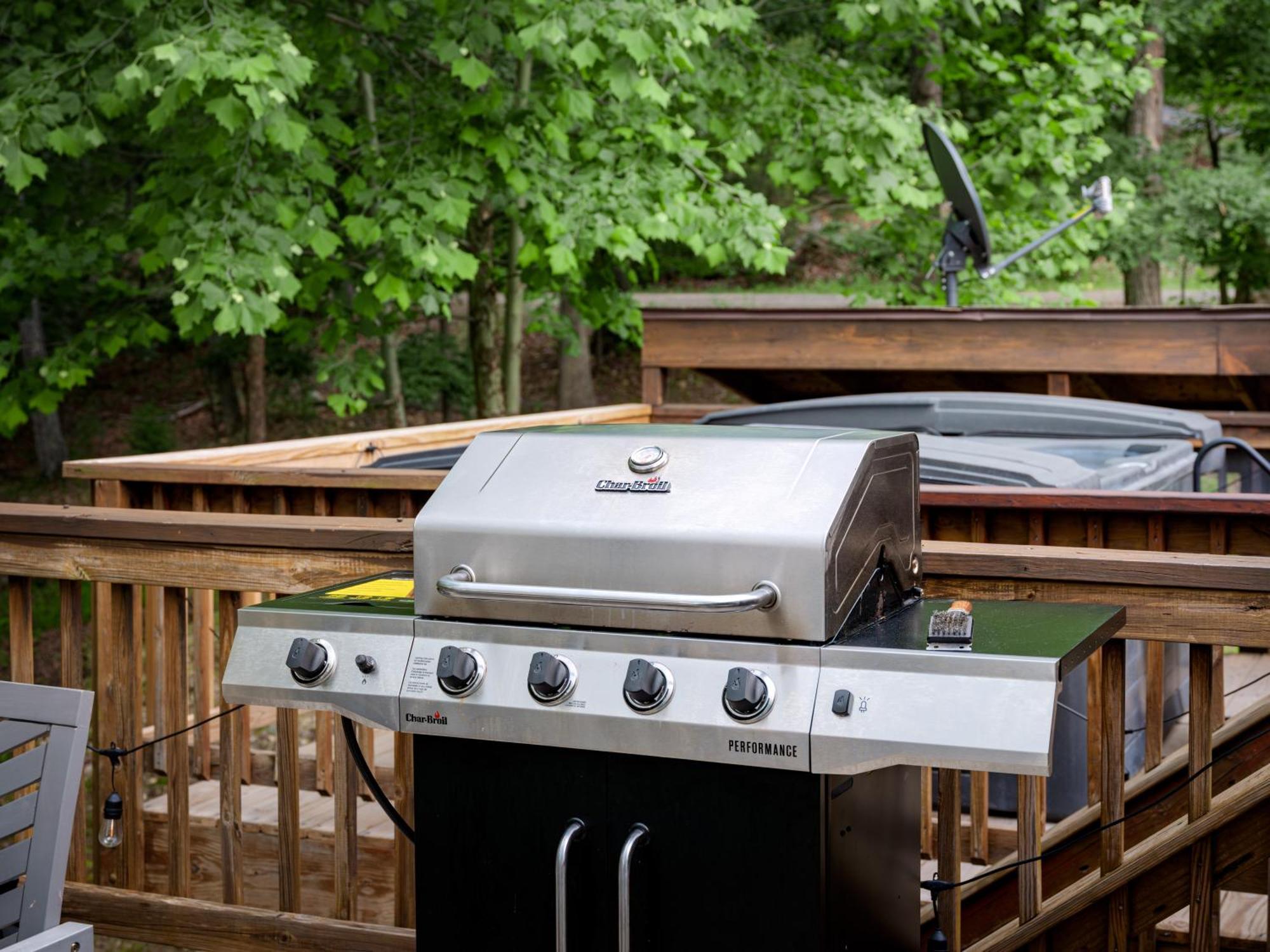 Dog Friendly With River Access, Hot Tub, Fire Pit, Bbq, Outdoor Dining Shenandoah